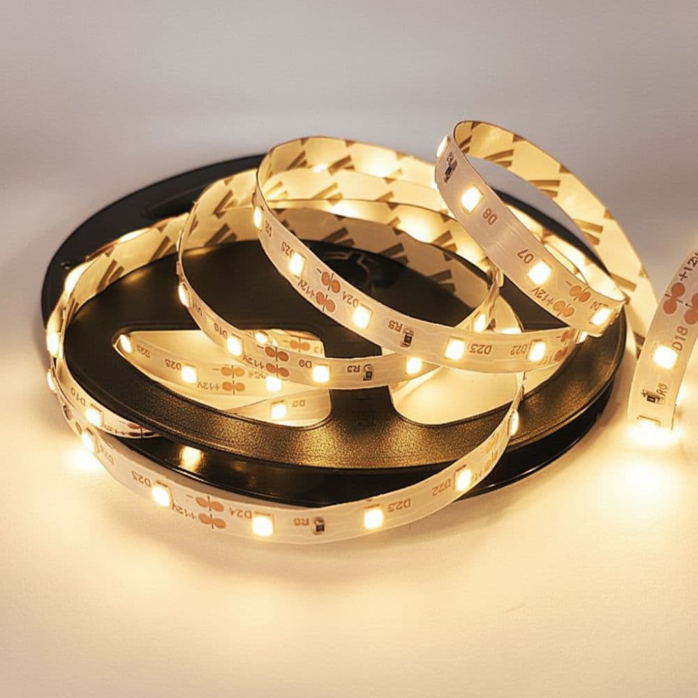 Banda LED 12V 4.8W/M 60LED/M IP65 R2835, lumina calda - rola de 5m